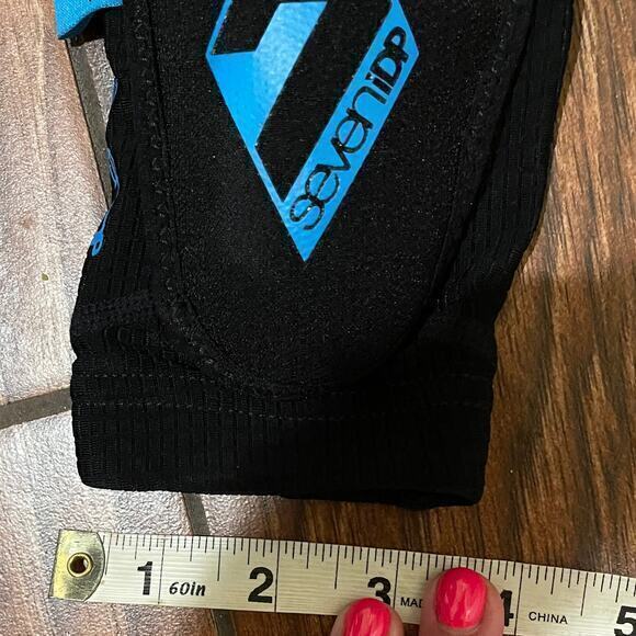 7iDP Sam Hill Lite Elbow Pads - Medium - Picture 6 of 6